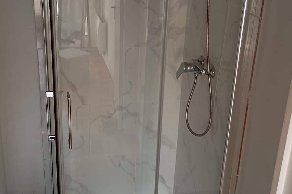 Fantastic view! Private bedroom in a 3-bedroom apartment with a private bathroom, in Nizza, Mittelmeerküste (Frankreich)