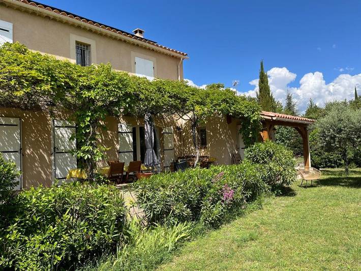 Location de vacances pour 2 personnes, avec piscine ainsi que terrasse et jardin à Mormoiron - 4