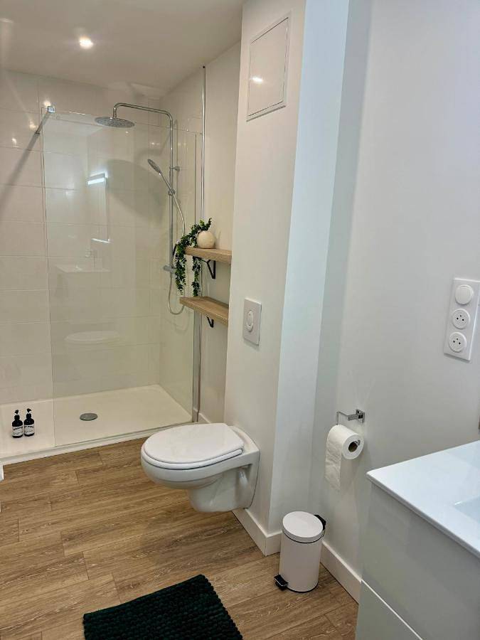 Location de vacances pour 8 personnes, avec vue et terrasse, animaux acceptés à Châteauneuf-du-Faou - 3