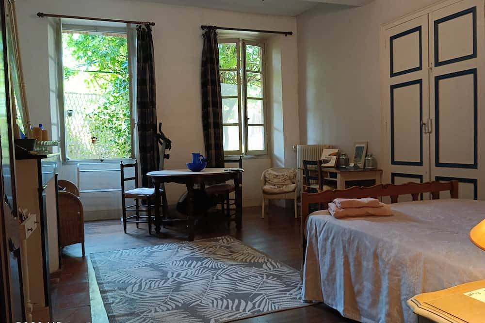 Large bedroom (3 + 1 baby ) & Dining area in a country village - in Lézat-sur-Lèze, Ariège