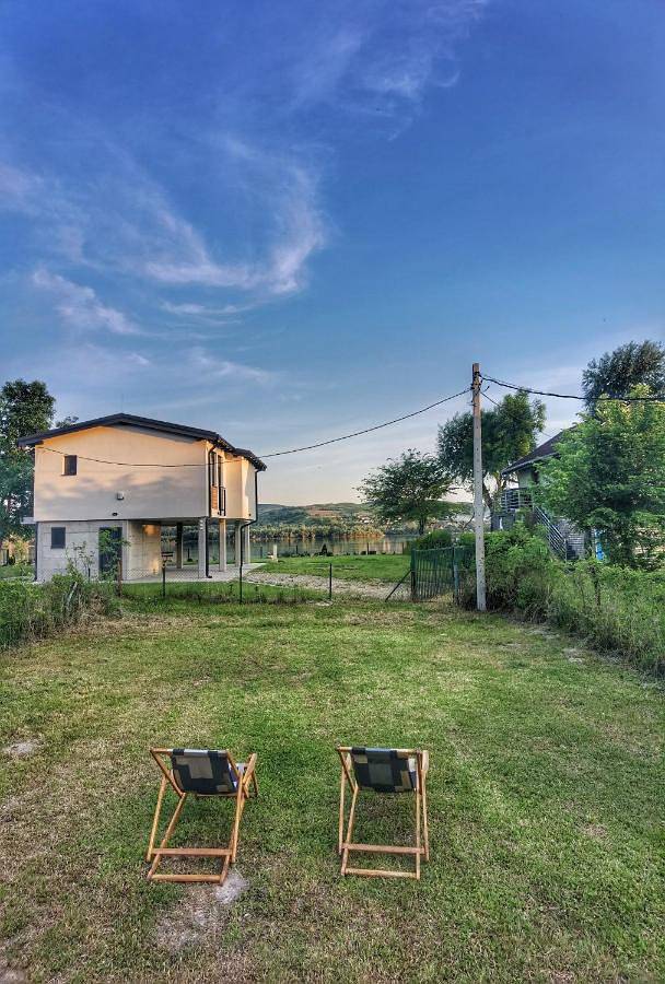 Location de vacances pour 4 personnes, avec vue ainsi que terrasse et piscine, animaux acceptés à Novi Sad - 2