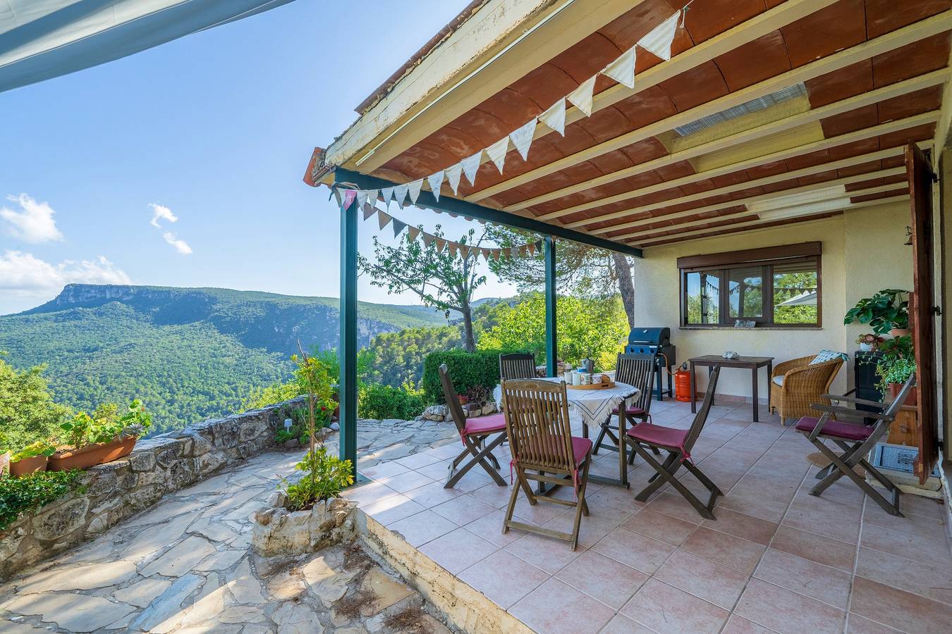 Chalet 'Mariti' con vistas al mar, terraza privada y Wi-Fi in Montreal (Tarragona), Alto Campo