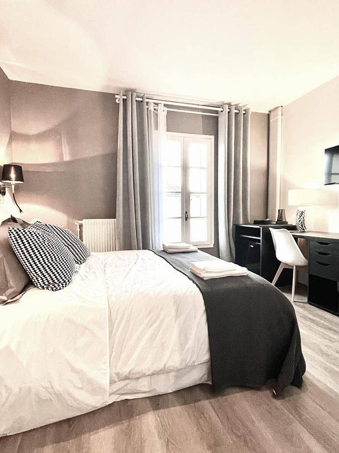 Location de vacances pour 2 personnes, avec Terrasse ainsi que Jardin et Vue à Loubès-Bernac