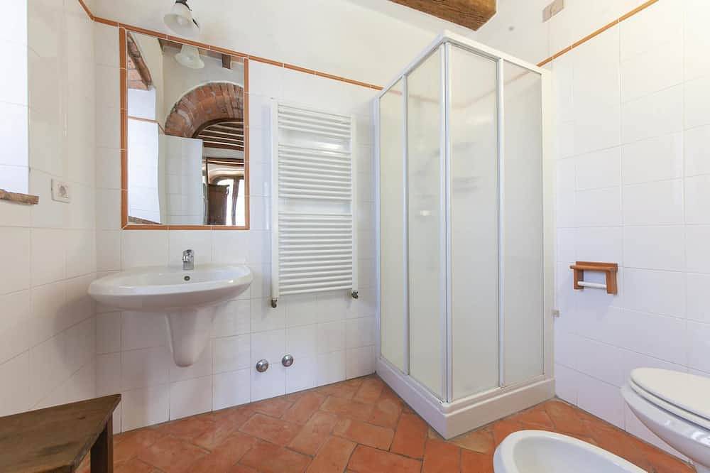 Geheel appartement, Mooi appartement in Montecatini Vc (Fi) in Montecatini Val di Cecina, Provincie Pisa