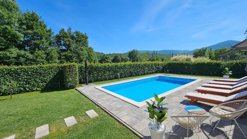 Villa pour 7 personnes, avec piscine ainsi que jardin et vue à Sinj - 4