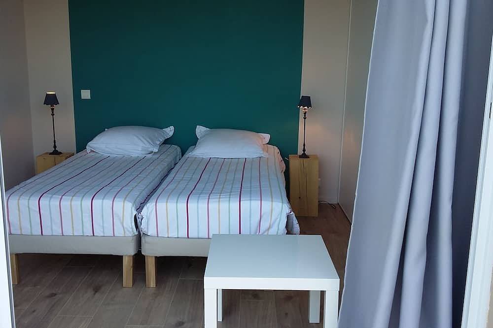 \"Countryside in town\" Cottage with heated pool and jacuzzi \"\" 3 stars \" in Uzès, Nimes region