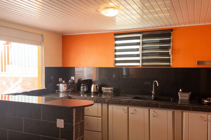 Appartement entier, Appartement charmant à Les Abymes avec piscine privée, 60m² in Les Abymes, Guadeloupe