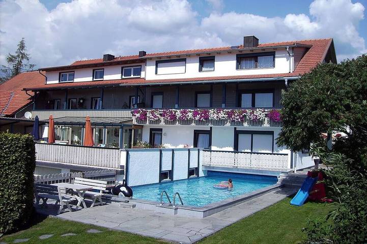 Ferienwohnung für 4 Personen, mit Terrasse und Sauna sowie Garten, mit Haustier