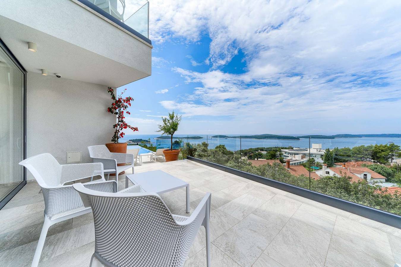 Luxusvilla Royal, moderne Neubauvilla Royal mit Blick auf die Stadt Hvar und die Inseln in BONJ, Hvar Stadt