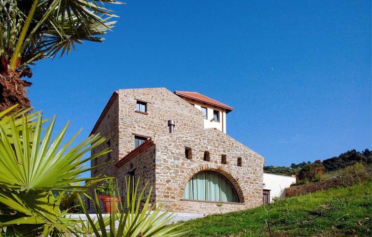 Appartamento a bordo piscina con A/C, parcheggio e WiFi | Vicino al ristorante Lamione in Laureana Cilento, Cilento Coast