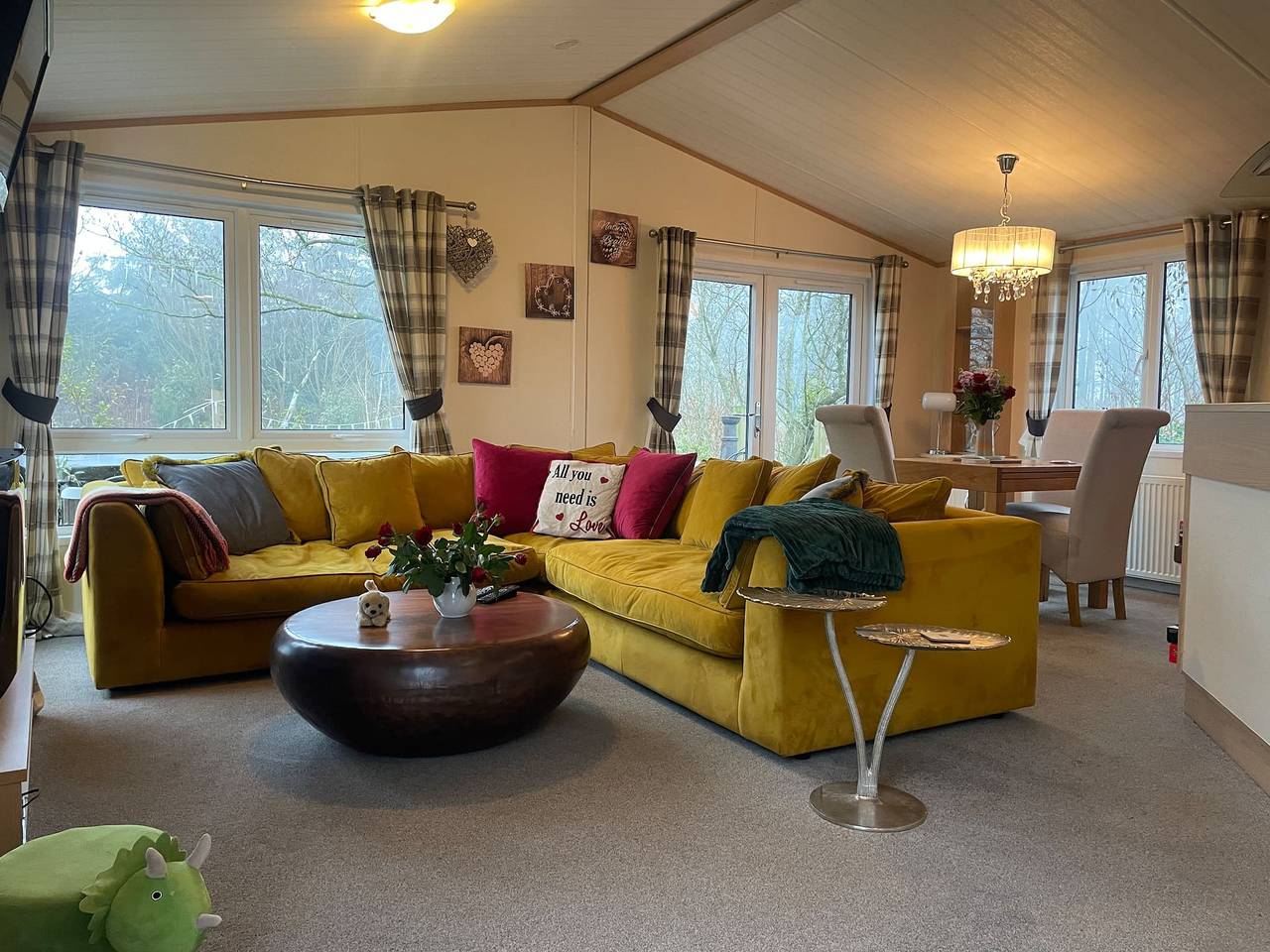 Country lodge retreat with hot tub in Nidderdale AONB