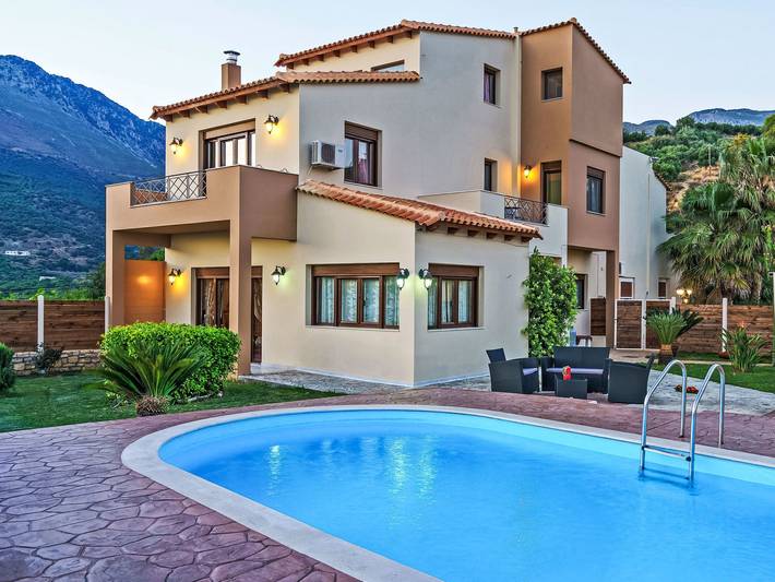 Location de vacances pour 9 personnes, avec piscine ainsi que jardin et terrasse à Plakias - 4