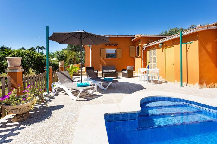 Casa de férias "Sa Caseta" rodeada de natureza com piscina in Llubí, Maiorca Centro