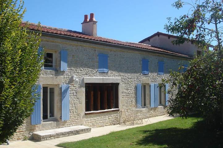 Location de vacances pour 10 personnes, avec Terrasse et Jardin à Saint-Pierre-d'Amilly