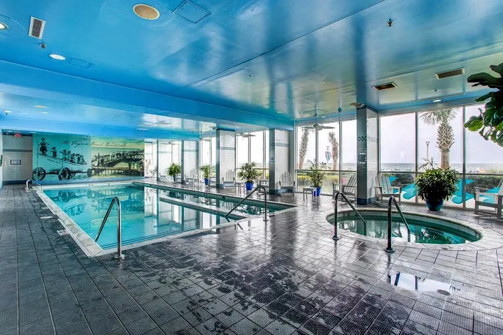 Hotel para 6 personas, con jacuzzi además de piscina y balcón - 1