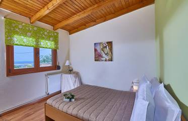 Apartment for 5 People in Αχλάδα, North Crete, Photo 4