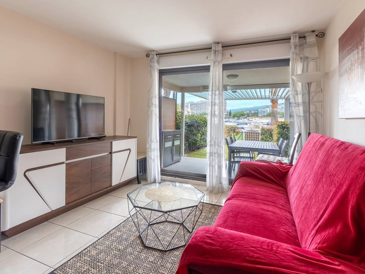 Ganze Wohnung, Ferienwohnung für 4 Personen mit Terrasse in Mandelieu-la-Napoule, Massif de l'Esterel