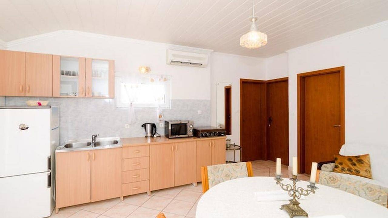 Ganze Ferienwohnung, Ferienwohnung für 7 Personen mit Balkon in Trpanj, Peljesac