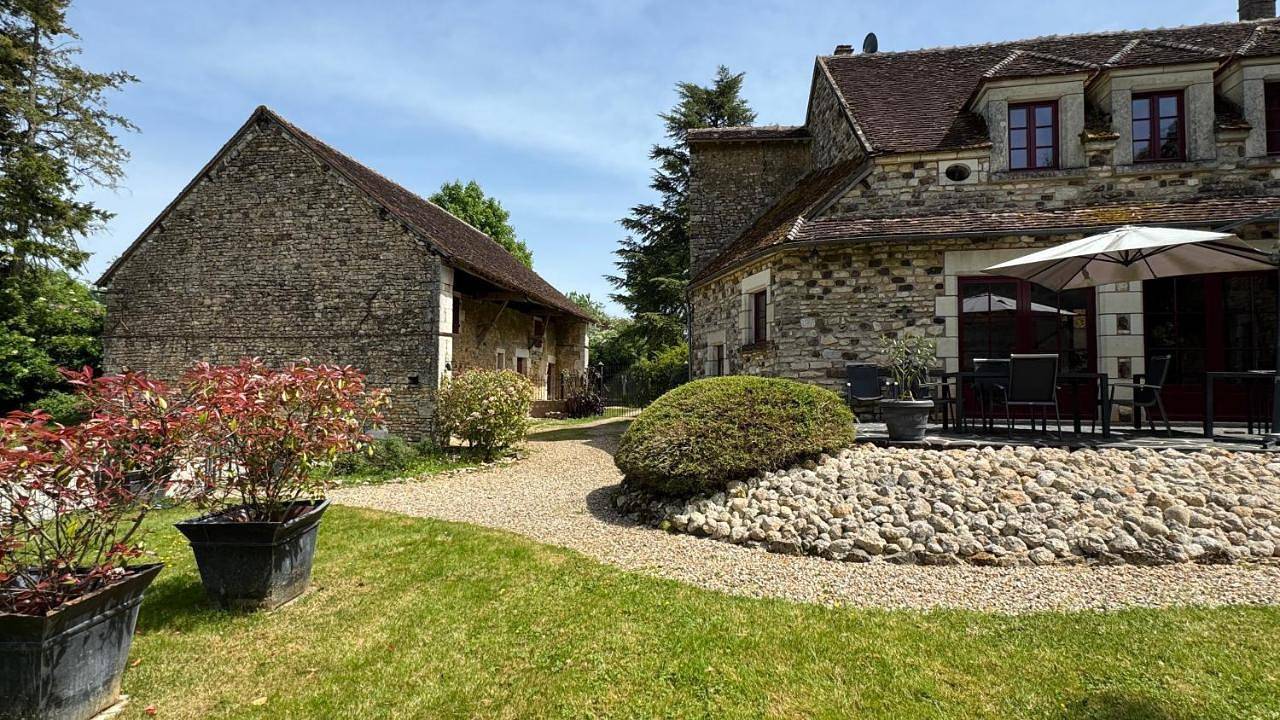 Maison Forte Perreuse in Treigny-Perreuse-Sainte-Colombe, Région d'Auxerre