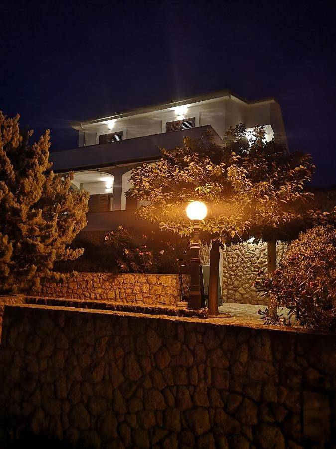Two-Bedroom Villa in Cesarica, Naturpark Velebit