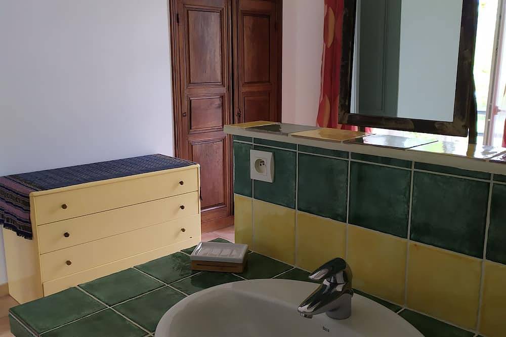 Entire apartment, Charming apartment for two people in Salavas, Gorges de l’Ardèche