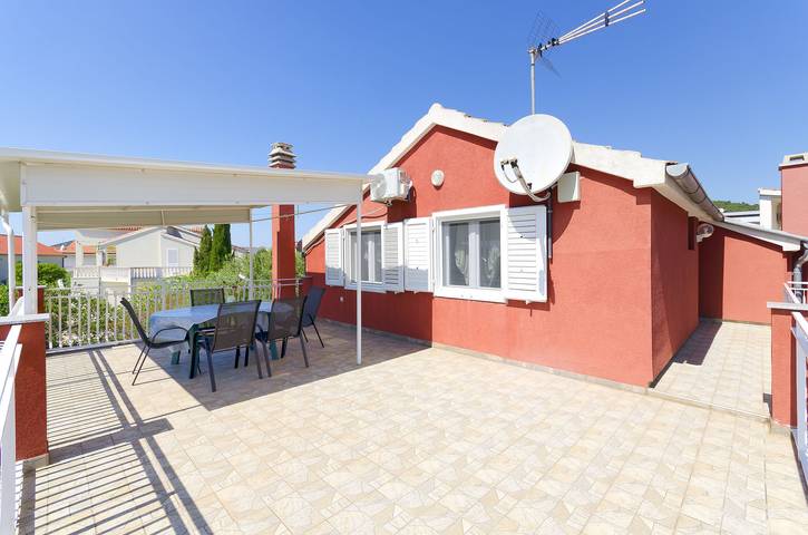 Apartament wakacyjny dla 4 osób w Tribunj