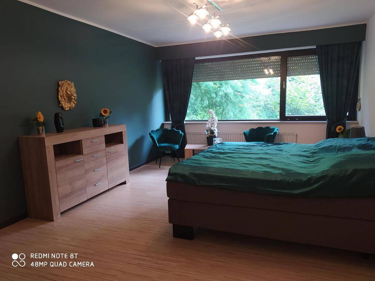 Ganze Wohnung, Park Villa Ferienwohnung mit Pool, Jacuzzi und 3 Schlafzimmer in Uelzen, Landkreis Uelzen
