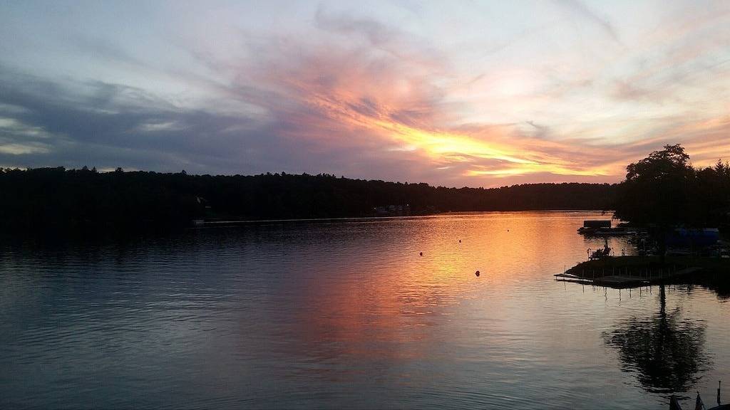 1913 Love Shack Bethel Woods 2 miles away Large Juke Box 6 Breweries Near By in Sullivan County