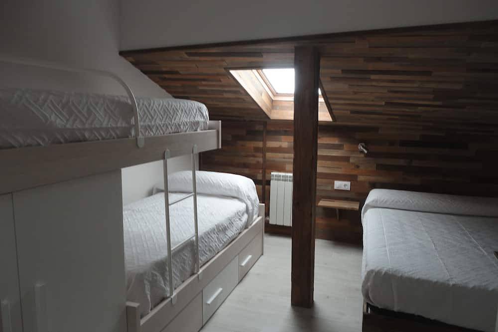 Entire apartment, Very spacious and bright apartment in the Plaza Mayor of Béjar in Béjar, Salamanca Province