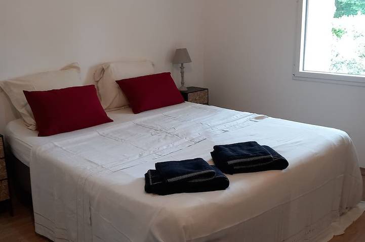 Location de vacances pour 6 personnes, avec jardin ainsi que terrasse et piscine à Saint-Germain-du-Puch - 3