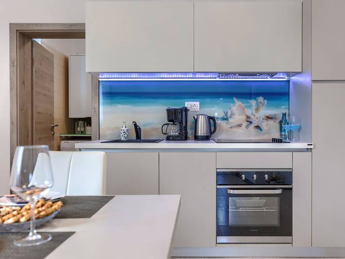 Gîte pour 6 personnes, avec jardin ainsi que terrasse et piscine, animaux acceptés à Loborika - 4