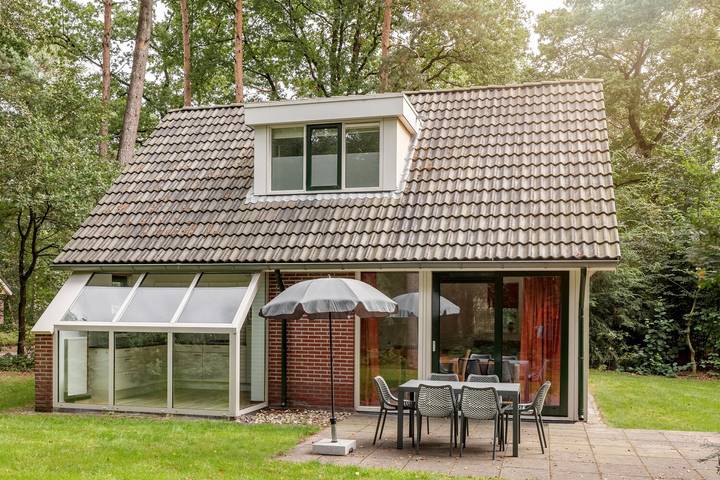 Bungalow für 6 Personen, mit Balkon/Terrasse und Terrasse sowie Garten und Pool in Drenthe