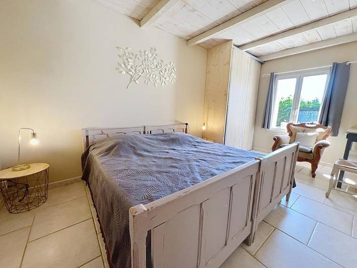 Location de vacances pour 11 personnes, avec vue et jardin ainsi que terrasse et piscine, animaux acceptés à Puyméras - 3