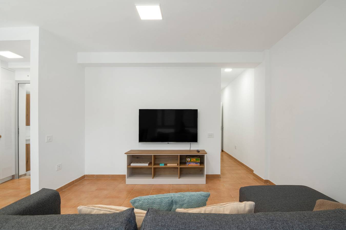 Apartamento entero, Vacaciones 'S Q Playa De Sardina' con vistas a la montaña, piscina compartida y Wi-Fi in Sardina del Norte, Gran Canaria Norte