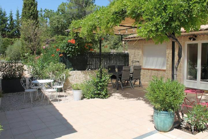 Location de vacances pour 4 personnes, avec piscine et jardin à Saint-Maximin-la-Sainte-Baume - 2