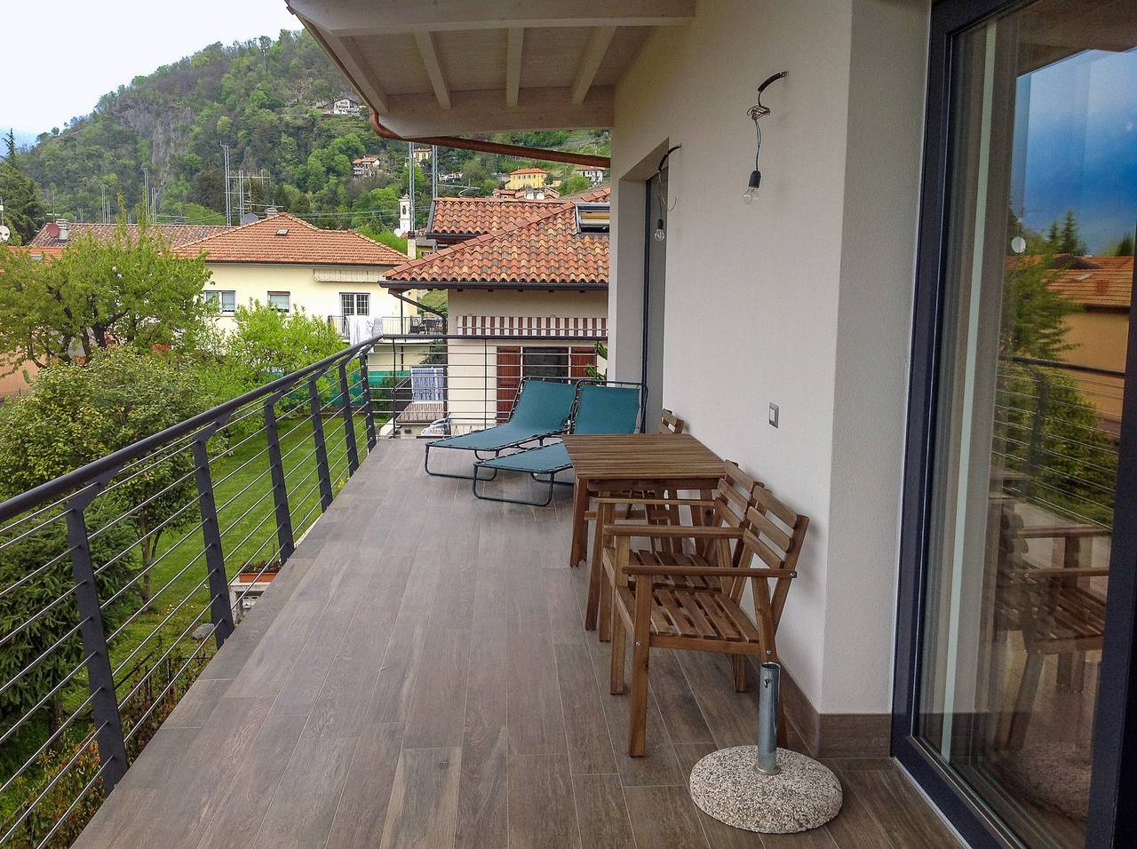 Geheel appartement, Vakantieappartement voor 4 personen met uitzicht op het meer in Maccagno, Maccagno con Pino e Veddasca