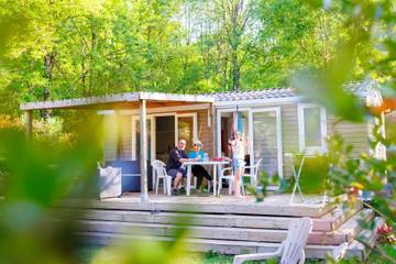Mobil home pour 6 personnes, avec piscine et terrasse à La Bastide-de-Sérou