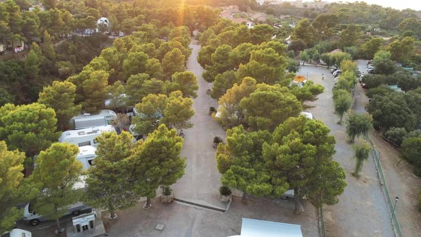 Parc de vacances pour 2 personnes, avec piscine et terrasse, adapté aux familles en Italie - 4