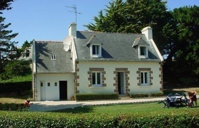 Gîte pour 4 personnes, avec terrasse et jardin à Plougrescant