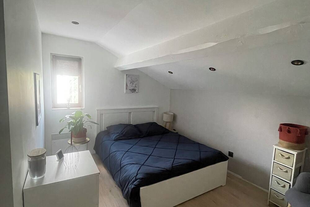 Sleek bedroom in Solaize, Rhône