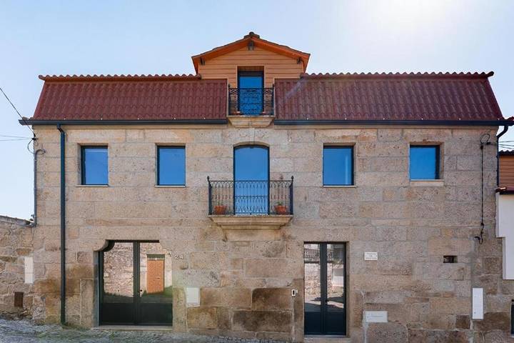 Maison de campagne pour 2 personnes, avec vue ainsi que piscine et jardin à Mangualde