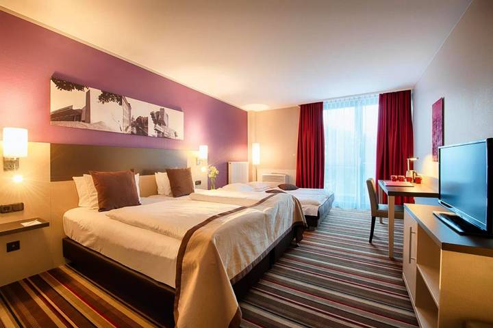 Hotel für 10 Personen, mit Terrasse und Sauna in Langenhagen - 2