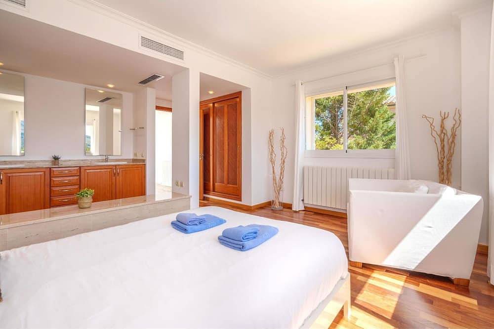 Stunning private villa for 8 people with private pool, Wifi, A/C, Tv and terrace in Cala Mesquida, Capdepera