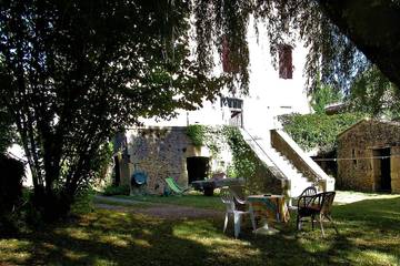 Gîte pour 7 personnes, avec balcon et jardin à Lacapelle-Biron