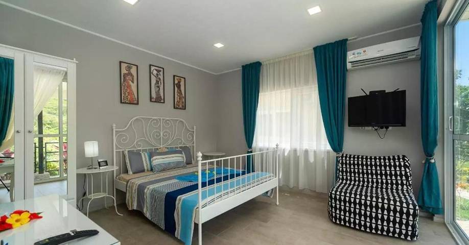 Gîte pour 2 personnes, avec vue et jardin, adapté aux familles dans Takamaka - 4