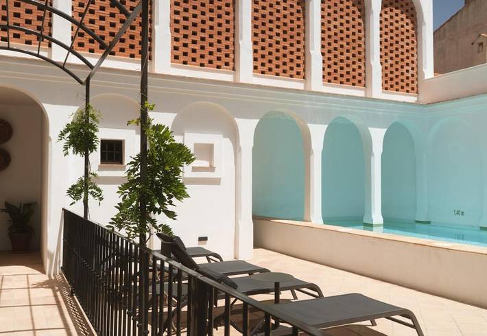 Hotel para 2 personas, con vistas además de jardín y piscina - 1