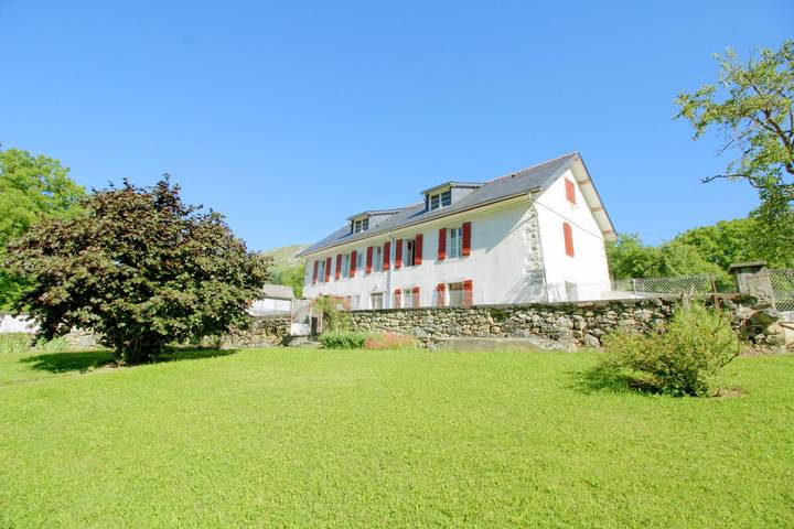 Gîte pour 10 personnes, avec jardin et terrasse, animaux acceptés à Arras-en-Lavedan - 4