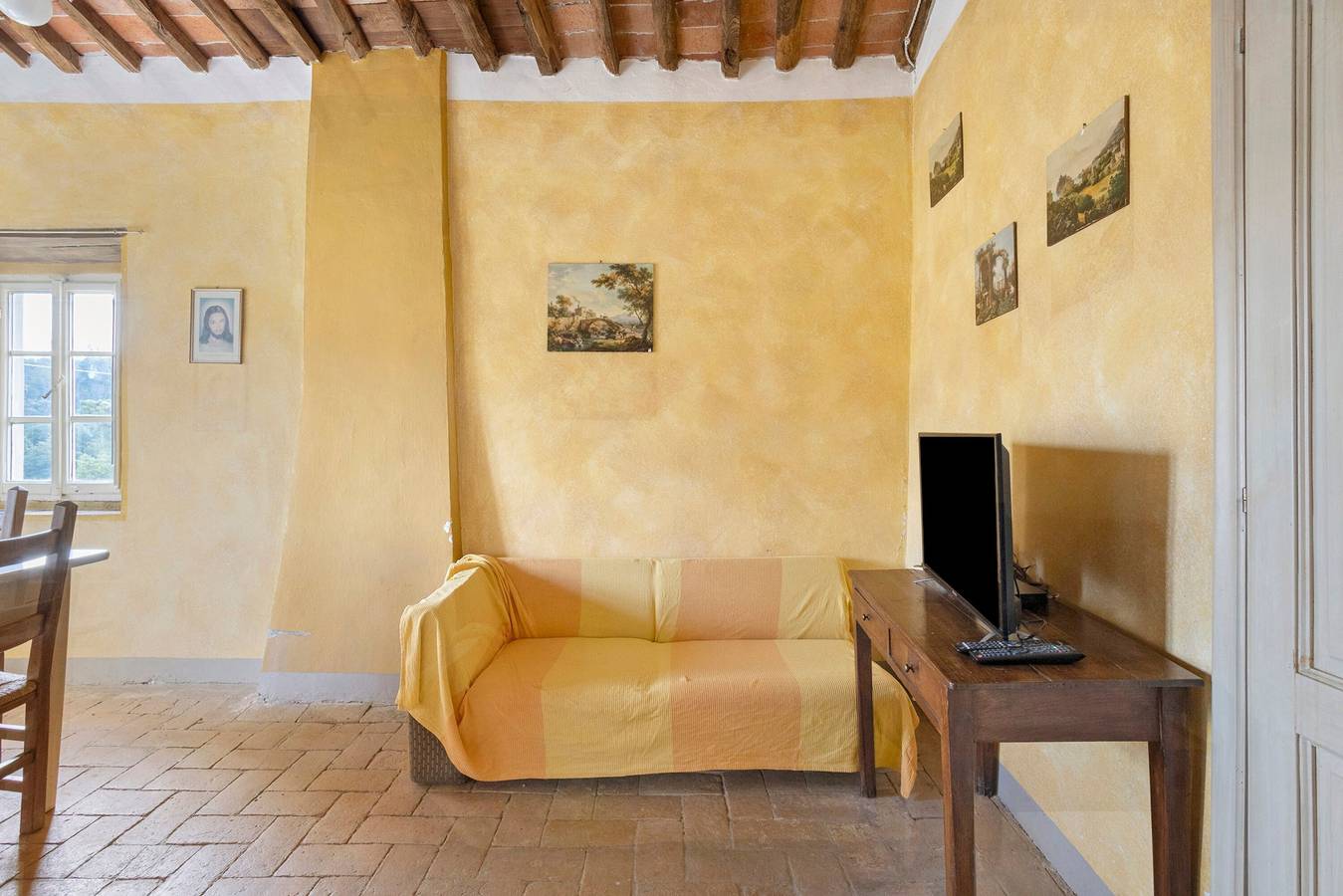 Ganze Wohnung, Ferienwohnung 'Il Duca' mit Gemeinschaftspool und Gemeinschaftsgarten in Massarosa, Italienische Riviera