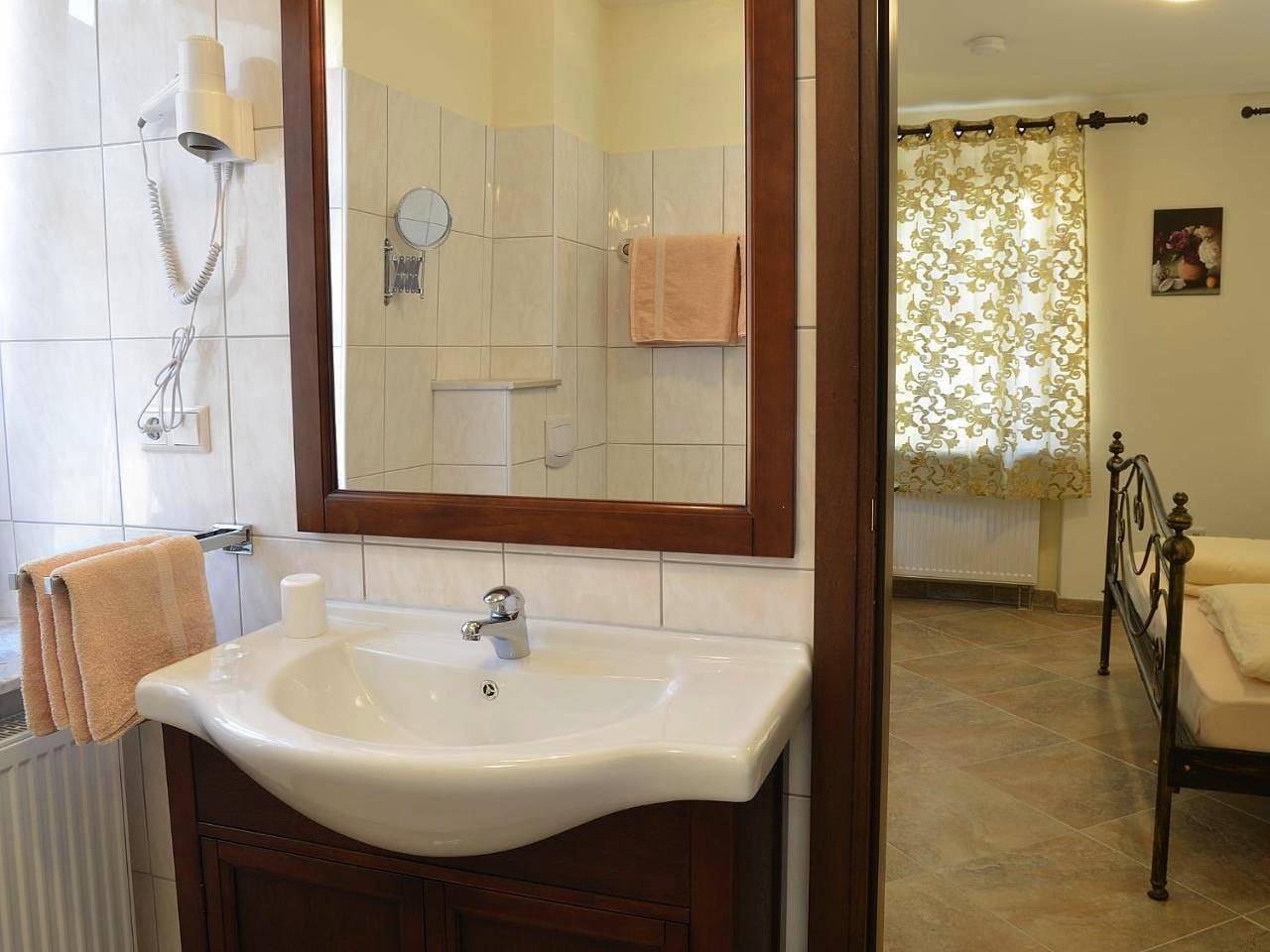 Double Room with Private Bathroom in Maikammer, Südliche Weinstraße