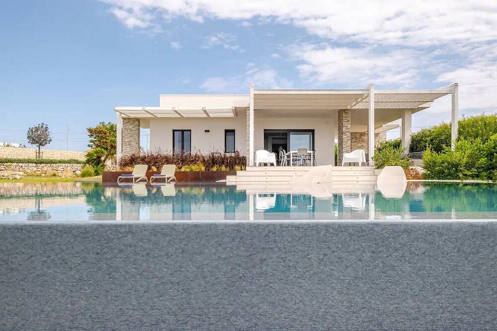 Timeless: Villa Indipendente con piscina privata riscaldata e vista panoramica in Siracusa, Siracusa e dintorni